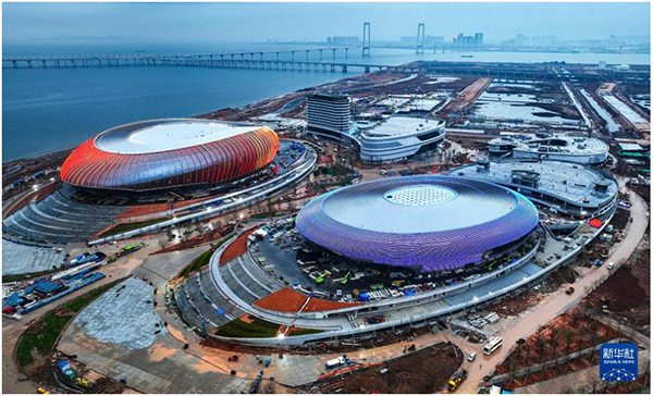 利物浦发角球期间 萨拉赫和亨德森聊了很久