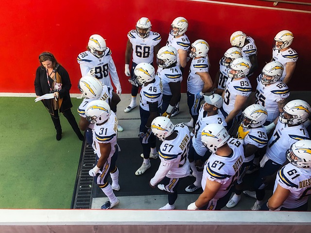 离大谱了！ 范戴克你退个锤子的退啊！利物浦1：1桑德兰！ 主队信仰只为英超