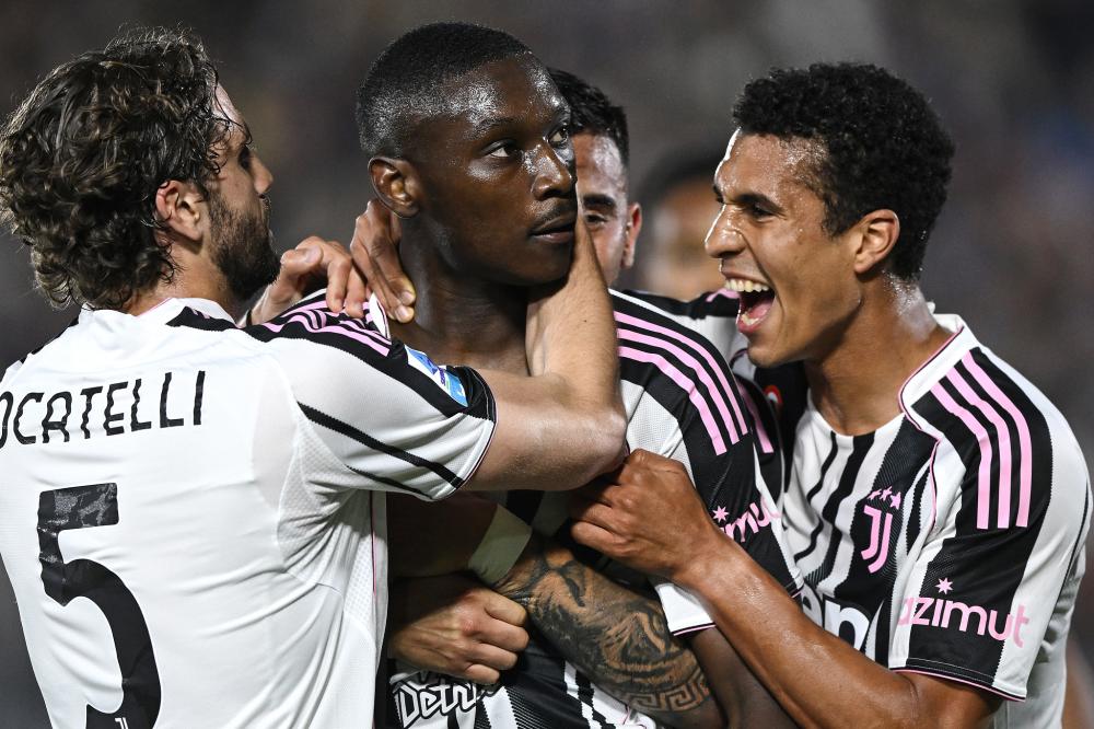 科隆vs法兰克福：卡明斯基、侯赛因巴希奇首发，格策、堂安律出战